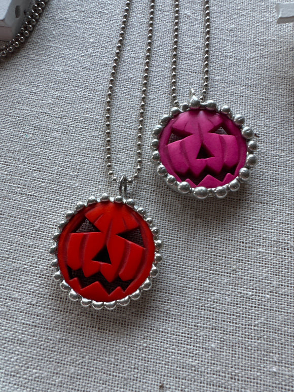 Jack-o’-lantern Large Howlite colored Soldered pumpkin necklaces