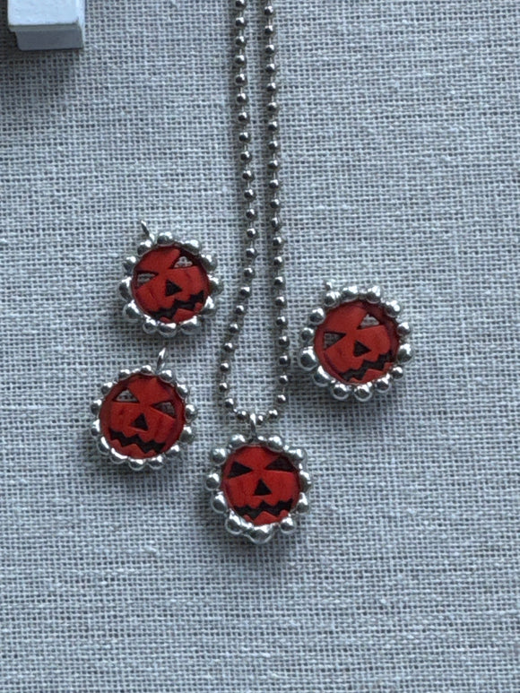 Small Jack-o’-lantern Large Howlite colored Soldered pumpkin necklaces