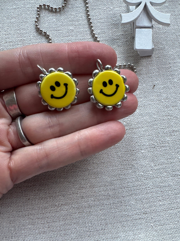 Small ceramic smiley face soldered necklace